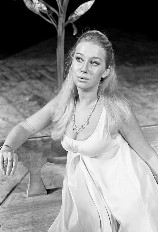 Helen Mirren performance in Shakespeare's "Troilus and Cressida" - Royal Shakespeare Theatre (1968) 44